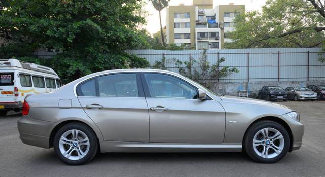https://images10.gaadi.com/usedcar_image/3709826/original/processed_img2931120__usedcar_img_20231213_wa0023_2931120_1702448573.jpg?imwidth=6401