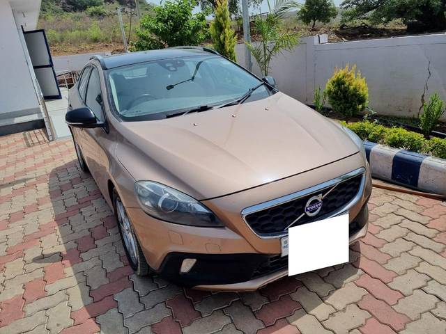 https://images10.gaadi.com/usedcar_image/3709894/original/processed_img2931165__usedcar_01_2161702110278_1702110291.jpg?imwidth=6400