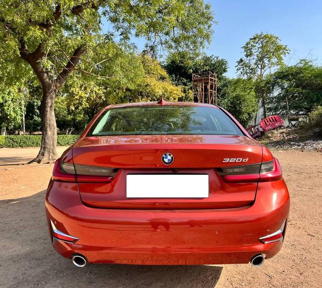 https://images10.gaadi.com/usedcar_image/3709895/original/processed_img2931166__used_car_2931166_1702110377.jpg?imwidth=6401