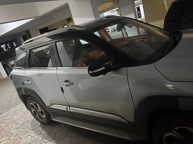 https://images10.gaadi.com/usedcar_image/3709939/original/img2931198__usedcar_03_2161702110861_1702110874.jpg?imwidth=6402