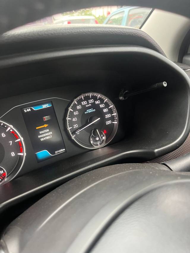 https://images10.gaadi.com/usedcar_image/3709939/original/img2931198__usedcar_05_2161702110861_1702110873.jpg?imwidth=6401