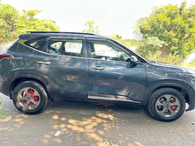 https://images10.gaadi.com/usedcar_image/3710075/original/processed_07e26d63-47f3-44fa-9821-770558798d43.jpg?imwidth=6401