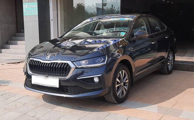 https://images10.gaadi.com/usedcar_image/3710102/original/processed_img2931286__used_car_2931286_1702115420.jpg?imwidth=6400