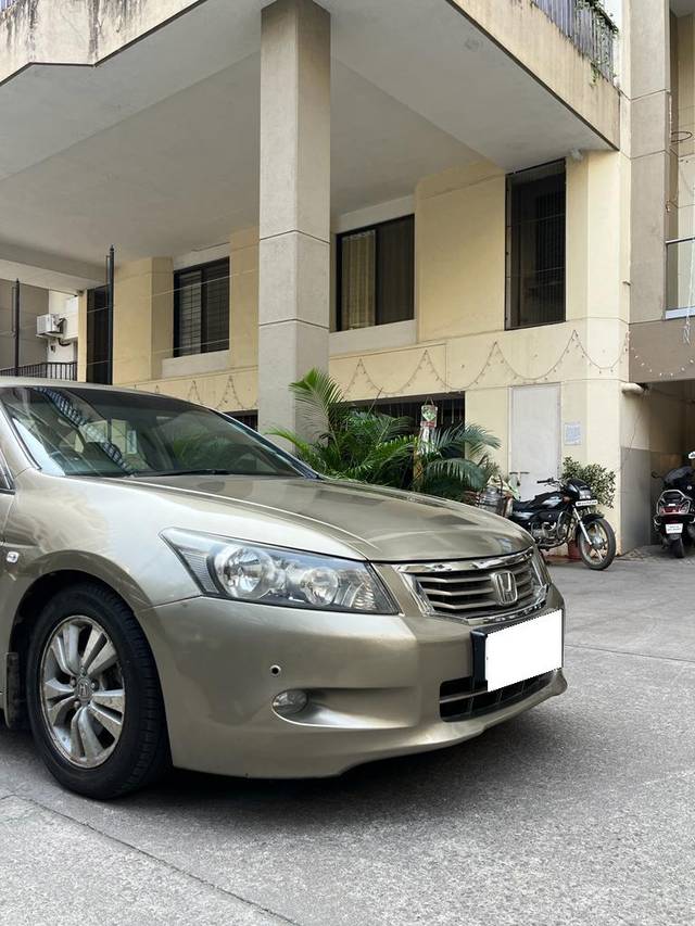 https://images10.gaadi.com/usedcar_image/3710137/original/processed_img2931304__used_car_2931304_1702116616.jpg?imwidth=6400