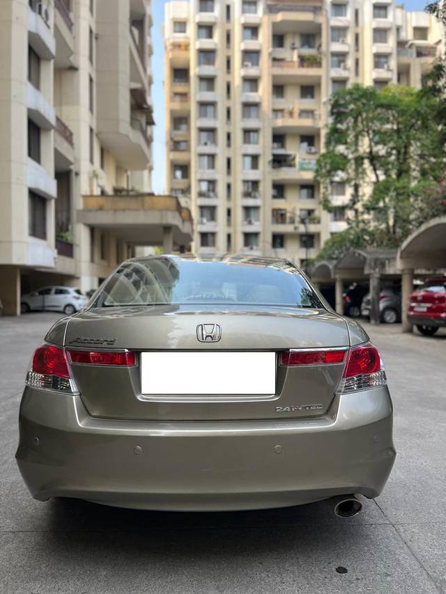 https://images10.gaadi.com/usedcar_image/3710137/original/processed_img2931304__used_car_2931304_1702116622.jpg?imwidth=6401