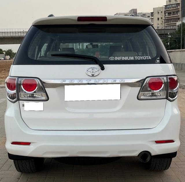 https://images10.gaadi.com/usedcar_image/3710179/original/processed_img2931328__usedcar_17_2931328_1702117439.jpg?imwidth=6402