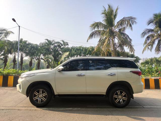 https://images10.gaadi.com/usedcar_image/3710180/original/img2931329__used_car_2931329_1702117899.jpg?imwidth=6402