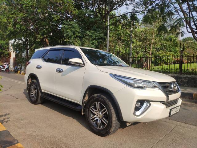 https://images10.gaadi.com/usedcar_image/3710180/original/processed_img2931329__used_car_2931329_1702117585.jpg?imwidth=6400
