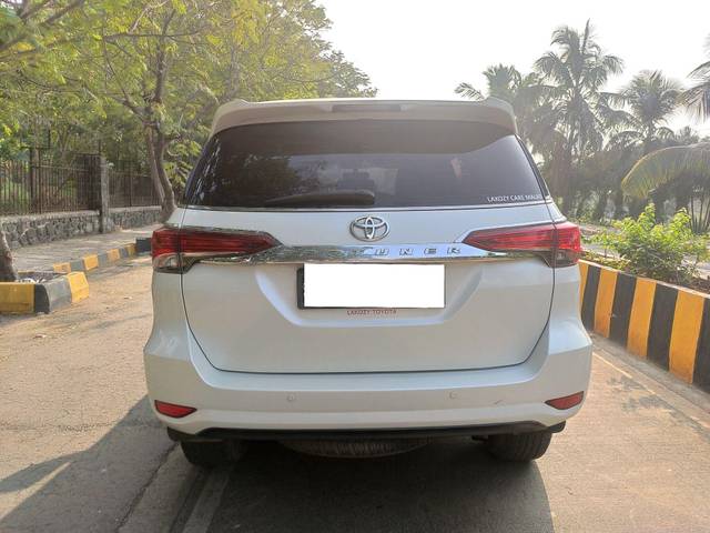 https://images10.gaadi.com/usedcar_image/3710180/original/processed_img2931329__used_car_2931329_1702118112.jpg?imwidth=6401
