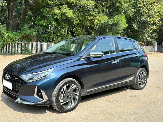 https://images10.gaadi.com/usedcar_image/3710187/original/processed_img2931334__usedcar_3_6241702117331_1702117396.jpg?imwidth=6400