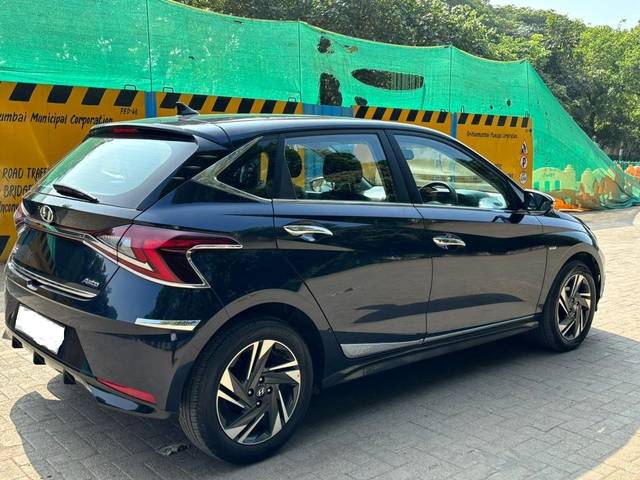 https://images10.gaadi.com/usedcar_image/3710187/original/processed_img2931334__usedcar_6_6241702117331_1702117396.jpg?imwidth=6402