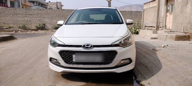 https://images10.gaadi.com/usedcar_image/3710197/original/02__VCC_1827327_94_1701509436.jpg?imwidth=6400