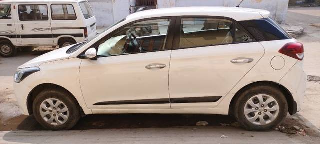 https://images10.gaadi.com/usedcar_image/3710197/original/02__VCC_IMG_1701500031278_1827327_95_1701500370.jpg?imwidth=6402
