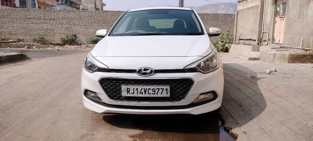 https://images10.gaadi.com/usedcar_image/3710197/original/02__VCC_IMG_1701500042998_1827327_94_1701500371.jpg?imwidth=6401