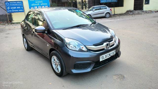 https://images10.gaadi.com/usedcar_image/3710266/original/processed_img2931387__used_car_2931387_1702119195.jpg?imwidth=6400