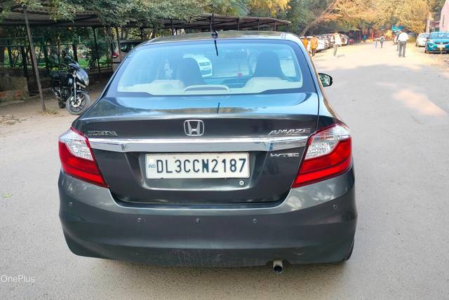 https://images10.gaadi.com/usedcar_image/3710266/original/processed_img2931387__used_car_2931387_1702119201.jpg?imwidth=6402