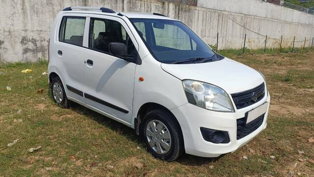 https://images10.gaadi.com/usedcar_image/3710323/original/img2931419__used_car_2931419_1702120177.jpg?imwidth=6400