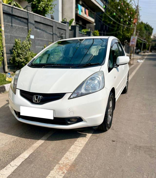 https://images10.gaadi.com/usedcar_image/3710339/original/processed_img2931430__usedcar_eigy5574_812671702120151_1702120182.JPG?imwidth=6400