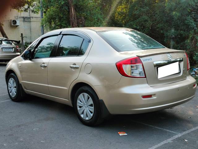 https://images10.gaadi.com/usedcar_image/3710344/original/processed_img2931433__used_car_2931433_1702120385.jpg?imwidth=6402
