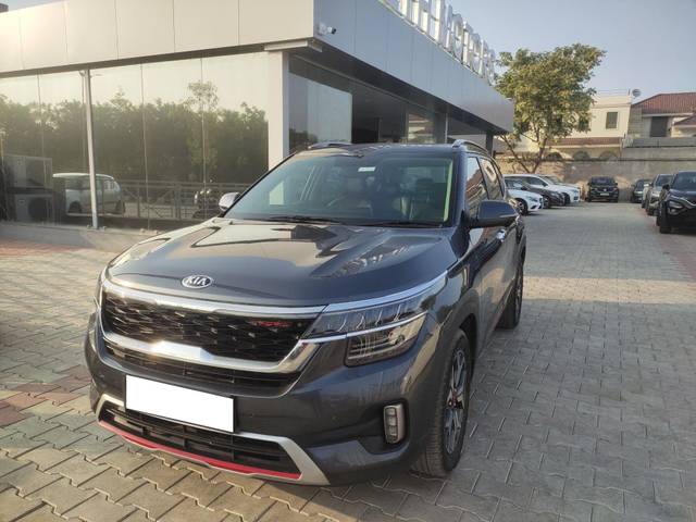 https://images10.gaadi.com/usedcar_image/3710349/original/processed_img2931436__used_car_2931436_1702120597.jpg?imwidth=6402