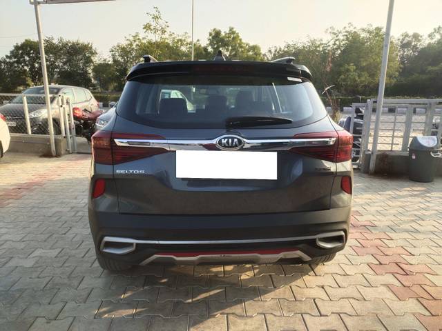 https://images10.gaadi.com/usedcar_image/3710349/original/processed_img2931436__used_car_2931436_1702120609.jpg?imwidth=6401