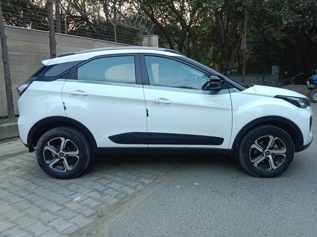 https://images10.gaadi.com/usedcar_image/3710474/original/img2931523__used_car_2931523_1702122962.jpg?imwidth=6401