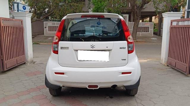 https://images10.gaadi.com/usedcar_image/3710484/original/processed_img2931529__usedcar_11_5701702119815_1702123042.jpg?imwidth=6402