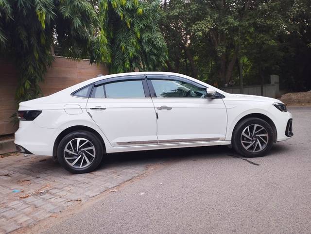 https://images10.gaadi.com/usedcar_image/3711219/original/img2932255__used_car_2932255_1702123683.jpg?imwidth=6401
