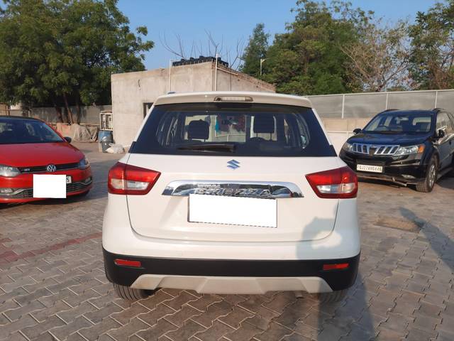 https://images10.gaadi.com/usedcar_image/3711223/original/processed_img2932258__used_car_2932258_1702125359.jpg?imwidth=6401