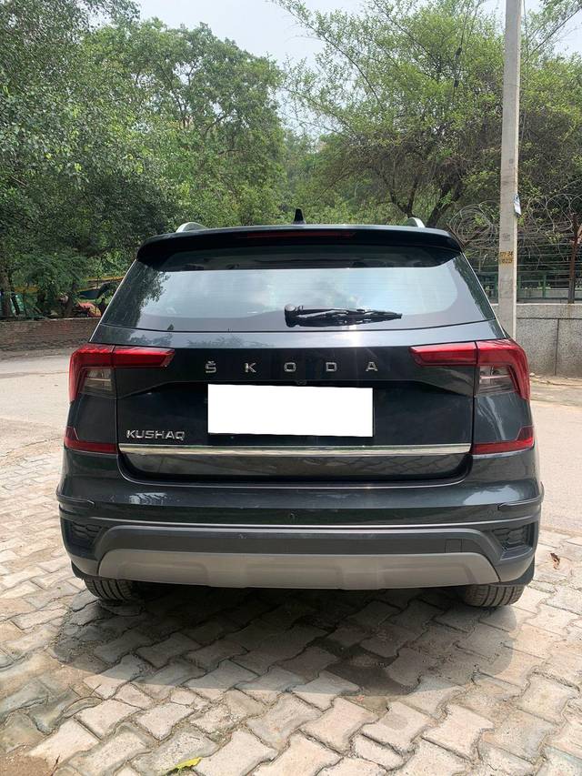 https://images10.gaadi.com/usedcar_image/3711234/original/processed_img2932266__used_car_2932266_1702124085.jpg?imwidth=6402
