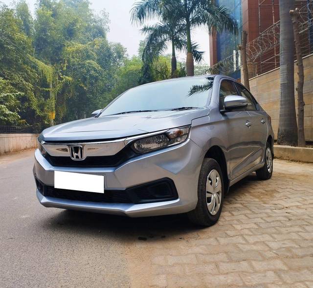 https://images10.gaadi.com/usedcar_image/3711248/original/processed_img2932273__used_car_2932273_1702124330.jpg?imwidth=6402
