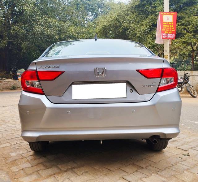 https://images10.gaadi.com/usedcar_image/3711248/original/processed_img2932273__used_car_2932273_1702124335.jpg?imwidth=6401