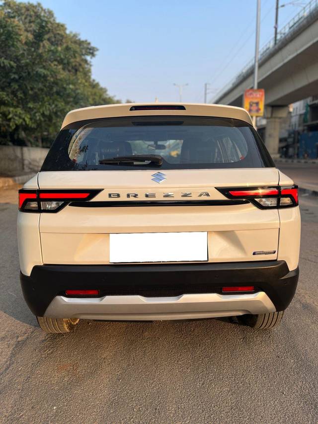 https://images10.gaadi.com/usedcar_image/3711250/original/processed_img2932274__usedcar_4_8101702124204_1702124228.jpg?imwidth=6401