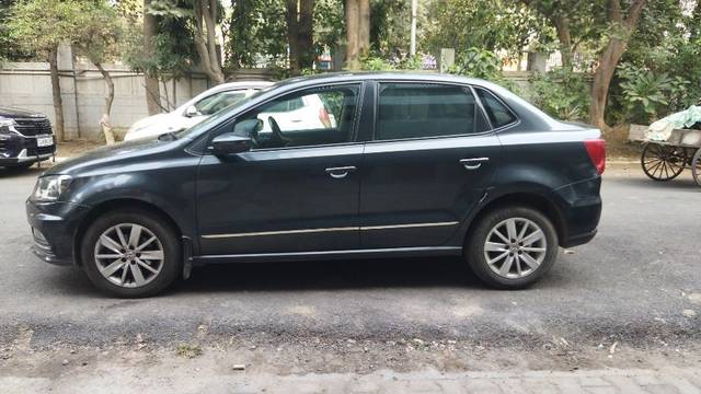 https://images10.gaadi.com/usedcar_image/3711285/original/02__VCC_IMG_1701510535451_1827542_95_1701511083.jpg?imwidth=6401