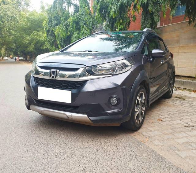 https://images10.gaadi.com/usedcar_image/3711334/original/processed_img2932325__used_car_2932325_1702127300.jpg?imwidth=6402