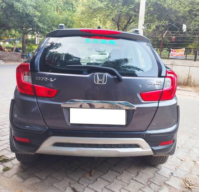 https://images10.gaadi.com/usedcar_image/3711334/original/processed_img2932325__used_car_2932325_1702127320.jpg?imwidth=6401
