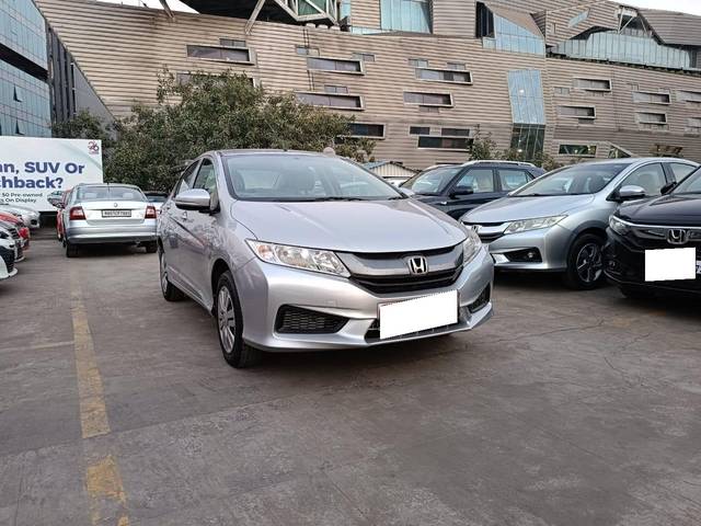 https://images10.gaadi.com/usedcar_image/3711342/original/processed_img2932329__used_car_2932329_1702126567.jpg?imwidth=6400