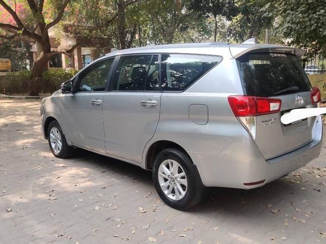 https://images10.gaadi.com/usedcar_image/3711434/original/processed_img2932377__used_car_2932377_1702129025.jpg?imwidth=6402