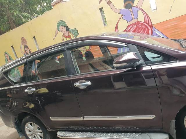 https://images10.gaadi.com/usedcar_image/3711445/original/processed_img2932381__used_car_2932381_1702129512.jpg?imwidth=6401