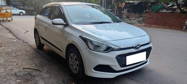 https://images10.gaadi.com/usedcar_image/3711453/original/processed_img2932385__used_car_2932385_1702129734.jpg?imwidth=6400