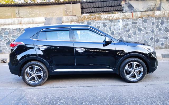 https://images10.gaadi.com/usedcar_image/3711454/original/img2932386__used_car_2932386_1702154488.jpg?imwidth=6401