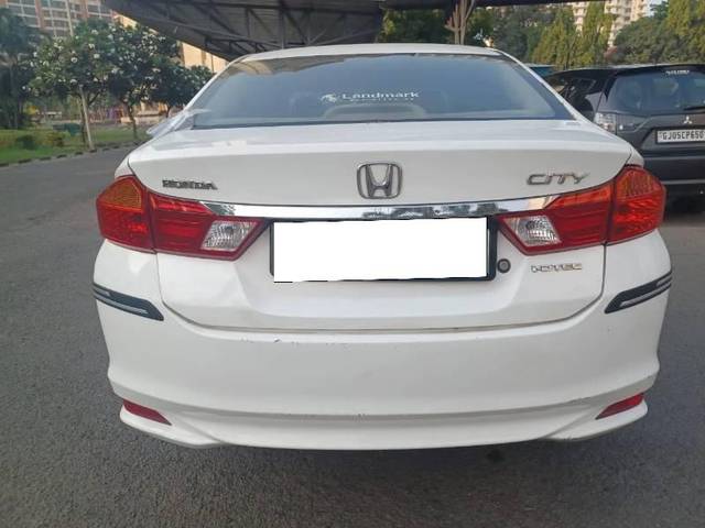 https://images10.gaadi.com/usedcar_image/3711569/original/processed_402eb1d8-78d8-4814-bfc1-20e4fadce148.jpg?imwidth=6402
