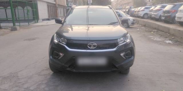https://images10.gaadi.com/usedcar_image/3711604/original/02__VCC_1827601_94_1701517871.jpg?imwidth=6400