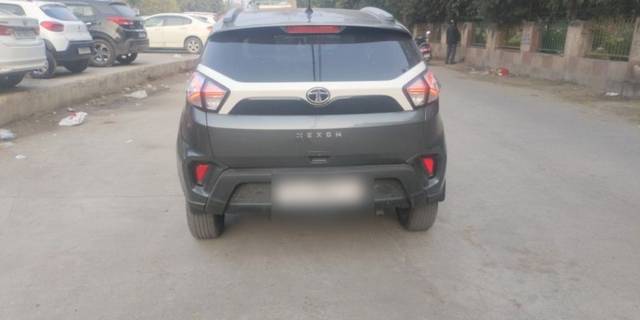 https://images10.gaadi.com/usedcar_image/3711604/original/02__VCC_1827601_96_1701517927.jpg?imwidth=6402