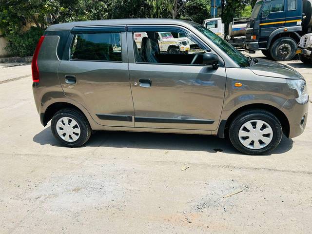 https://images10.gaadi.com/usedcar_image/3711640/original/processed_img2932433__used_car_2932433_1702137116.jpg?imwidth=6401