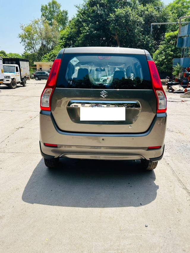 https://images10.gaadi.com/usedcar_image/3711640/original/processed_img2932433__used_car_2932433_1702137286.jpg?imwidth=6402
