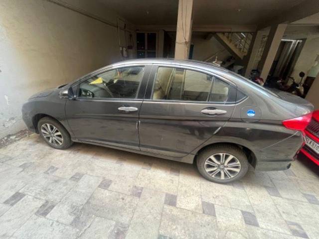 https://images10.gaadi.com/usedcar_image/3711708/original/processed_fb0ff634-fac7-4e28-b797-395710320716.jpeg?imwidth=6400