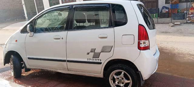https://images10.gaadi.com/usedcar_image/3711895/original/processed_571aa182-8d5d-4069-bd07-1a6d32ac31a3.jpg?imwidth=6402