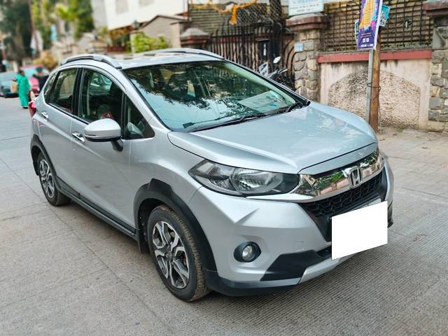 https://images10.gaadi.com/usedcar_image/3711939/original/processed_img2932456__used_car_2932456_1702176956.jpg?imwidth=6400