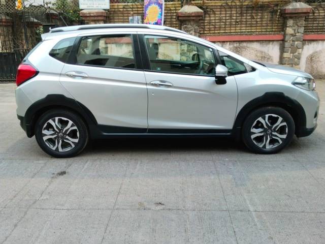 https://images10.gaadi.com/usedcar_image/3711939/original/processed_img2932456__used_car_2932456_1702176965.jpg?imwidth=6401